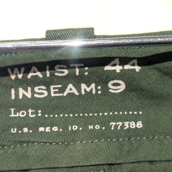 Men's J. Crew Green Flat Front Chino Shorts with Belt Loops - Size 44 Inseam 9 - Picture 3 of 7